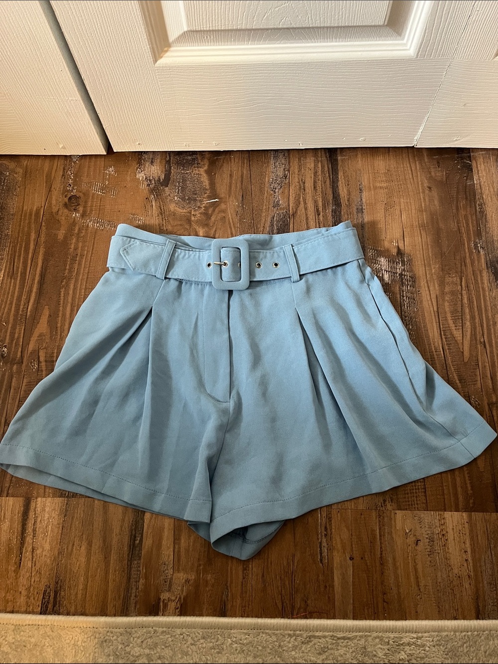 High-Waist Light Blue Pleated Women's Shorts with Belt